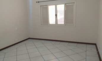 Imagem 7: Casa de condomínio para aluguel possui 480 metros quadrados com 4 quartos