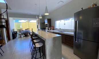 Imagem 4: Belíssima Casa no Terras Alphaville 2 para aluguel com 3/4 sendo todos suítes, terraço na