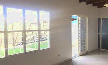 Imagem 7: Casa para aluguel e venda possui 180m2, com 3 dormitórios sendo 1 suíte