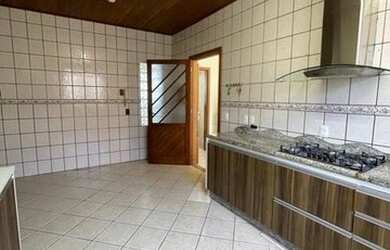 Imagem 6: Casa Residencial para Aluguel Casa com 3 dormitórios sendo 1 suíte, edícula e garagem no B