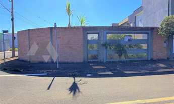 Imagem 2: Terreno Jardim Nova Europa de esquina em Sertãozinho-SP murado com portão