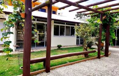 Imagem 3: Belíssima casa com Piscina, para 12 pessoas em Mariscal-Bombinhas