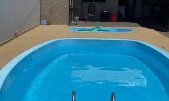 Imagem: Espaço com piscina