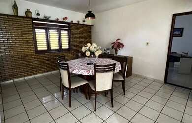 Imagem 3: Casa para aluguel possui 240 metros quadrados com 4 quartos em Miramar - João Pessoa - PB