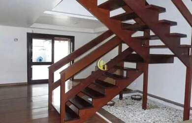 Imagem 2: EXCELENTE CASA Casa com 3 dormitórios