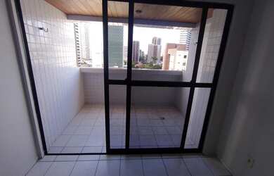 Imagem 2: Apartamento para Venda em João Pessoa, Miramar, 3 dormitórios, 1 suíte, 3 banheiros, 2 vag