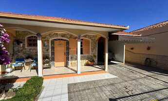 Imagem: Casa a venda de 4 dormitórios com piscina