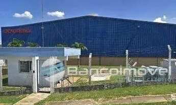 Imagem: Barracão. Localizado nas margens da Rodovia