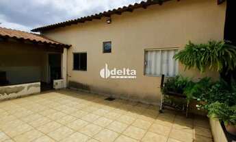 Imagem 6: Casa residencial disponível para venda no bairro São Jorge em Uberlândia-MG