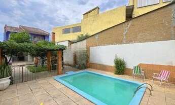 Imagem 3: Casa com 4 Quartos e 3 banheiros de 223 m², perto da PUC à venda por R$ 697.000