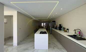 Imagem 5: Casa Moderna com Design Clean e Piscina Privativa em Condomínio Fechado Colônia Agrícola