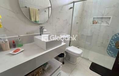 Imagem 7: Casa à Venda em Montes Claros (Roxo Verde) 3 quartos, 5 vagas, quintal