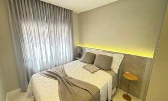 Imagem 5: Finamente decorado no coração da cidade, ao lado da praça do mini golf e apenas duas quadr