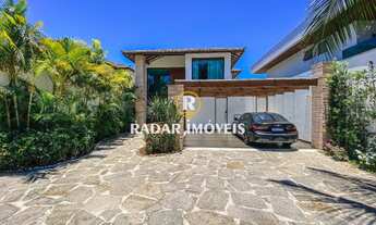 Imagem 2: Casa moderna às margens de canal na Passagem