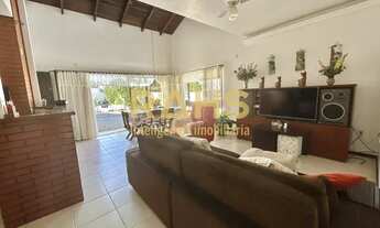 Imagem 5: Sobrado com 4 quartos sendo uma suíte com closet e 1 demi suite no piso inferior no Anita