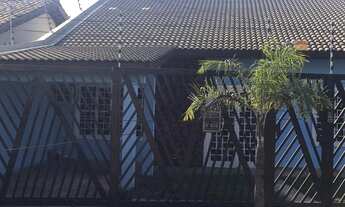 Imagem 3: Casa para aluguel e venda possui 180m2, com 3 dormitórios sendo 1 suíte