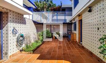 Imagem 2: Sobrado para aluguel e venda possui 295 metros quadrados com 4 quartos