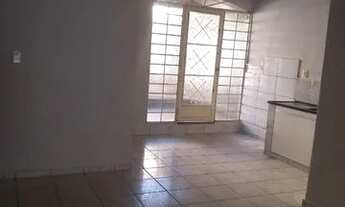 Imagem 2: OPORTUNIDADE Casa com 2 dormitórios