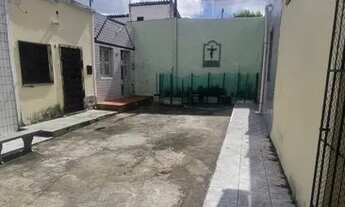 Imagem 4: Casa em rua fechada em frente ao estadio Presidente Vargas