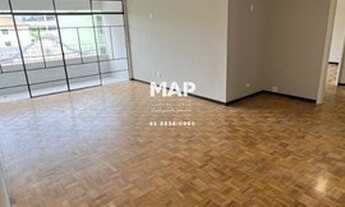 Imagem 1: Localizado a poucos passos do Passeio Público e do Círculo Militar, este espaçoso apartame