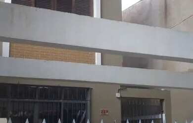 Imagem 2: Próximo ao comercio,condução na porta, imóvel bem conservado!