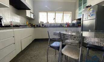 Imagem: Casa com 4 Quartos, 1 Suíte, Quintal e