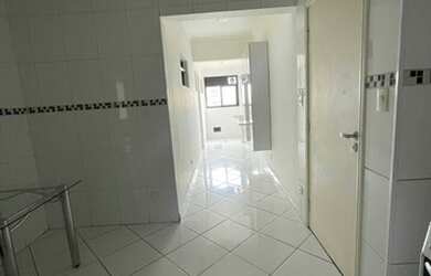 Imagem 4: Apto. 03 dormitórios, com armários. 01 suite - 131 m2