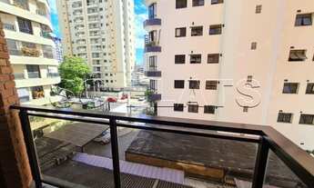 Imagem 4: Flat mobiliado, espaçoso com 1x dormitório em rua arborizada no coração de Moema. Sem buro