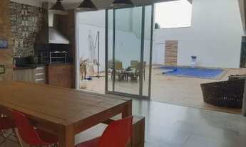 Imagem 2: Casa de condomínio para aluguel possui 309 metros quadrados com 3 quartos