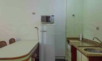 Imagem 4: Flat mobiliado com serviços com 1 amplo dormitório e sala com varanda no Jardins. Sem fiad