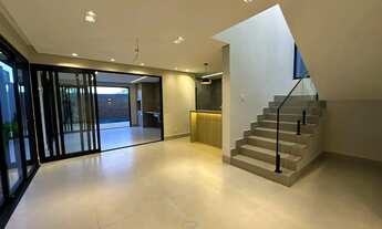 Imagem 7: Sobrado para venda possui 306 metros quadrados com 5 quartos em Morada dos Nobres - Cuiabá