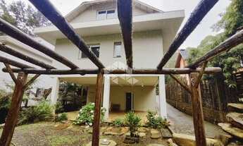 Imagem 2: Casa 4 dormitórios, 304m², no Bairro Lago Negro em Gramado