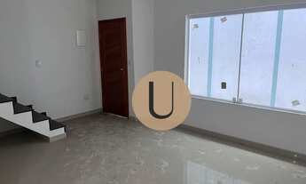 Imagem: Sobrado em condomínio fechado com 03 dormitórios