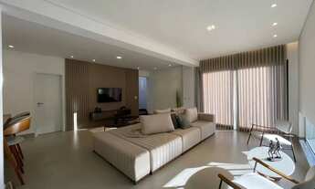 Imagem 4: Casa de Luxo com Potencial Incrível para Lazer e Conforto