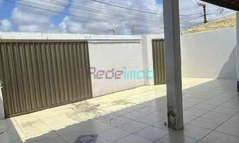 Imagem 2: Casa com 2 quartos no Bairro Aruana