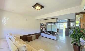 Imagem 3: Sobrado , localizado em frente à Praça do Lagos!