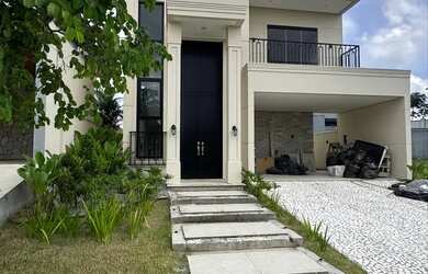 Imagem 2: Imóvel neoclássico de alto padrão à venda no Cond. Jardins do Lago, 4 suítes