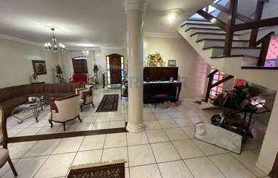 Imagem 5: Sobrado de 3 Andares (525m²) com Suíte e Lazer Privativo à Venda na QE 30 - Guará II