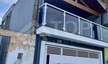 Imagem 2: Sobrado à venda no bairro Cidade Aracy em São Carlos: 3 dormitórios, churrasqueira e muito