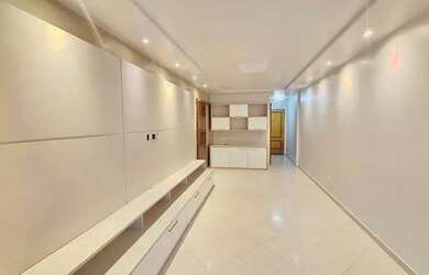 Imagem 6: 2 Quadras da Praia, 112m2, 2ºand, Varandão C/Blindex, 2qts(1st), Armários, Dep.Completa, 2