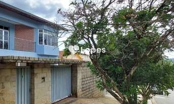 Imagem 3: Casa com 04 quartos,03 suites,05 banheiros,vagas para 04 carros, em bairro tradicional de