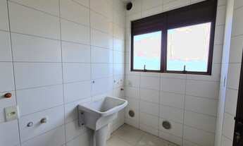 Imagem 7: Apartamento no Centro, 3 quartos, suíte, sacada com churrasqueira, 2 garagens, alto, vista