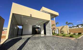 Imagem 2: Casa de condomínio térrea para venda com 252 metros quadrados com 3 quartos