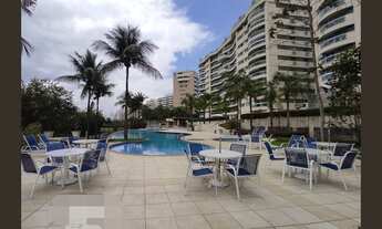 Imagem 2: Cobertura está na Barra da Tijuca com 142m2, 3 quartos sendo 1 suíte -RJ