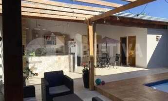 Imagem 4: Linda casa no Bairro Laranjeiras com piscina em Uberlândia MG disponível para compra