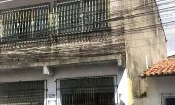 Imagem 2: CASA na avenida / VENDE-SE no sol e mar