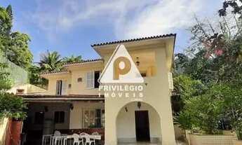 Imagem: Excepcional casa duplex 5 quartos, ao lado