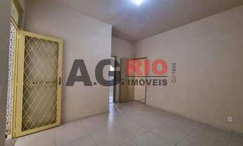 Imagem 3: Casa de rua-LOCAÇÃO-Jardim Sulacap-Rio de Janeiro-RJ