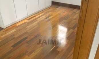 Imagem 6: Apartamento com varanda e 2 dormitórios, prédio com duas vagas e lazer