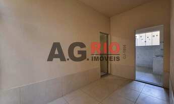 Imagem 6: Casa de rua-LOCAÇÃO-Jardim Sulacap-Rio de Janeiro-RJ